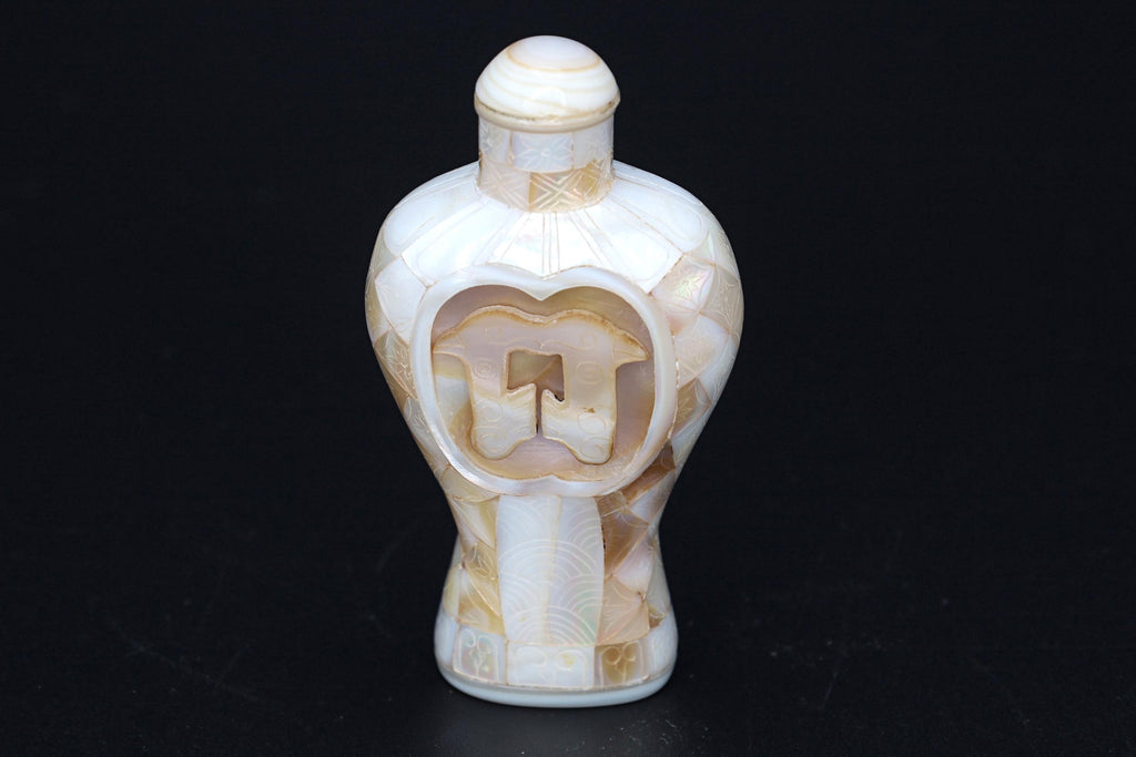 Antique Early 20th Century Hand Carved Mother Of Pearl Snuff Bottle, China Republic Period, Art Deco Style, Oriental Arts, Tobacciana