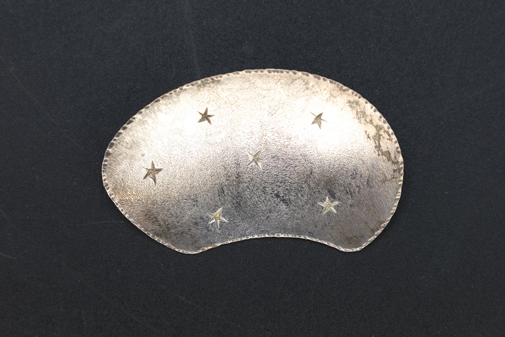 A 1960s Industria Argentina HS Brooch, 925 Sterling Silver, Etched Stars, Kidney Shape, Modernist Mid Century Design, Retro Fashion Jewelry