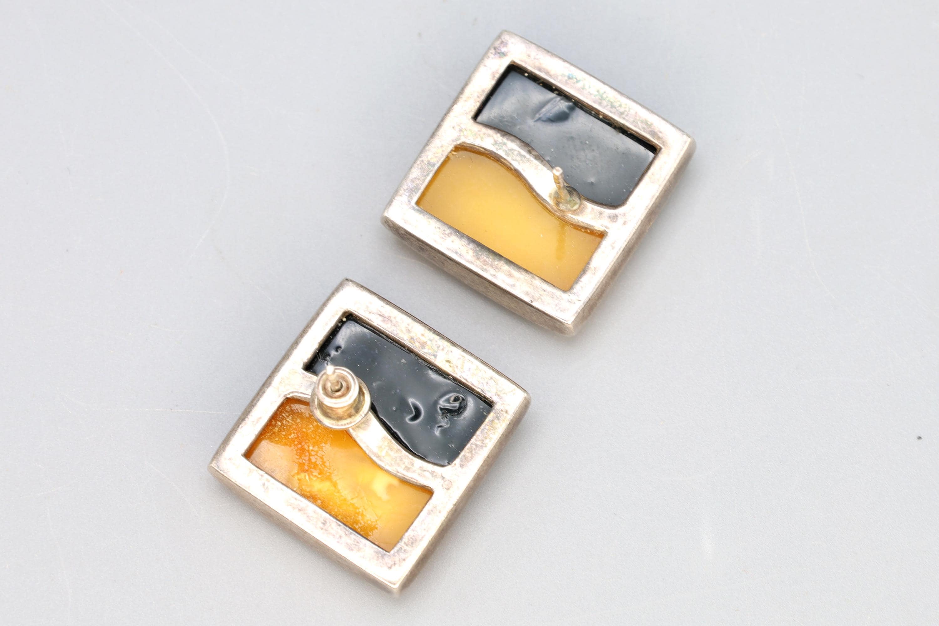 Modernist Jewelry Set, Baltic Amber, Sterling And Wire, A Pendant Necklace And Large Stud Earrings, Wavy Design, Retro Fashion Accessories