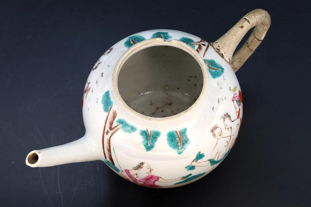 Antique 18th Century Canton Chinese Exports, A Semi Porcelain Tea Pot With Unusual Repairs, Museography Interest, Rare Work Of Restoration