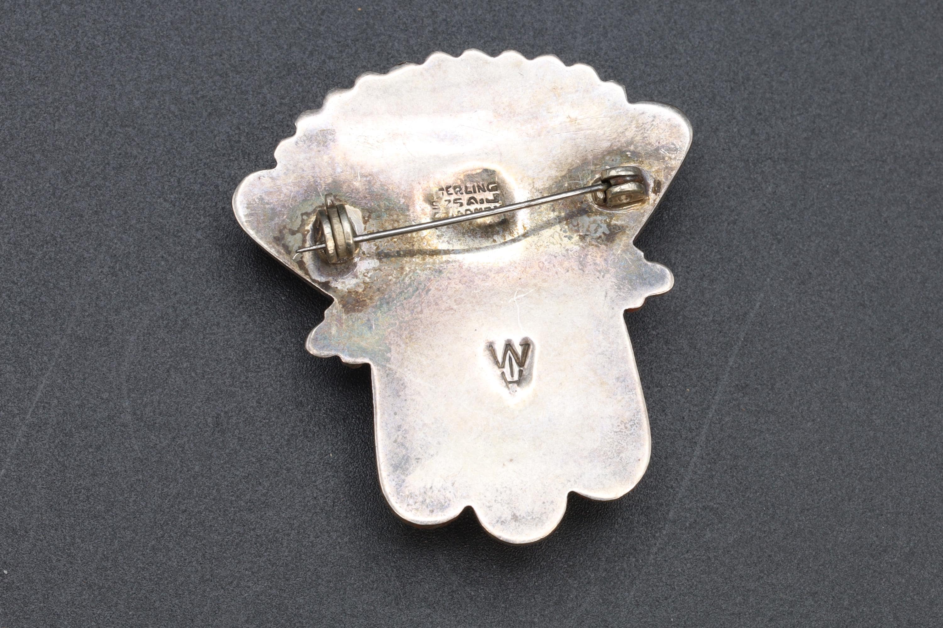 Art Deco Jewelry From Mexico, A Mid Century Brooch Pin On Neo Aztec Design, Sterling Silver And Carved Black Onyx, Retro Ethnic Fashion Art