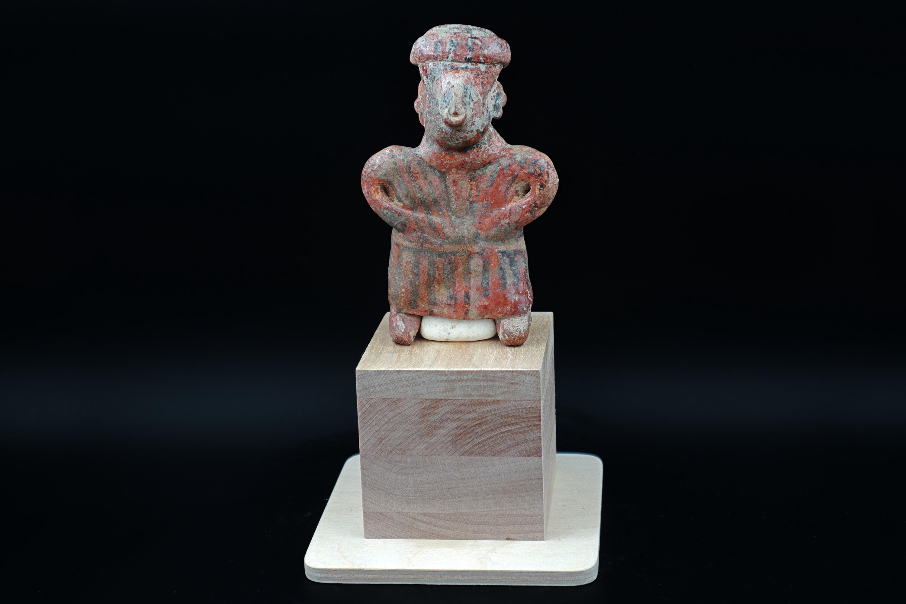 Ancient Pre Columbian Nayarit Pottery Chief, Priest Figure With Dress, Chinesco Type 300 BCE to 300 AD, West Mexico, Mesoamerican Burial Art
