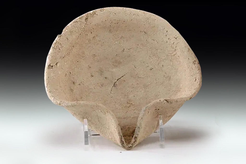 Jerusalem First Temple Period, A Clay Oil Lamp With Pinched Spout, Terracotta From The Iron Age II Circa 9th Century BCE, Holy Land, Israel