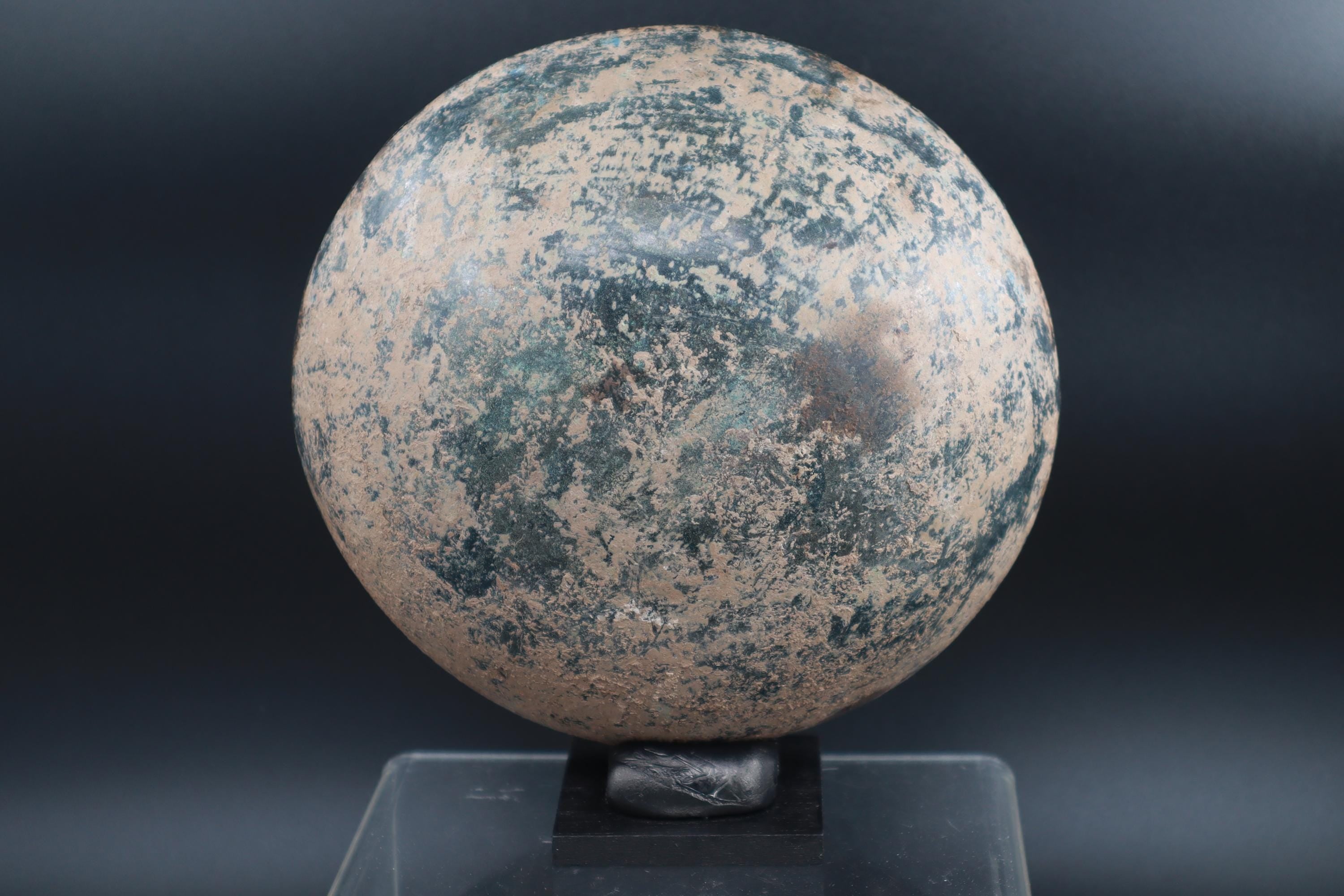 Ancient Near East, Sasanian Empire, Dated As Between The 3rd To 7th Century CE. A Simple Manufacture Bronze Bowl Or Phiale, Antiquities Art