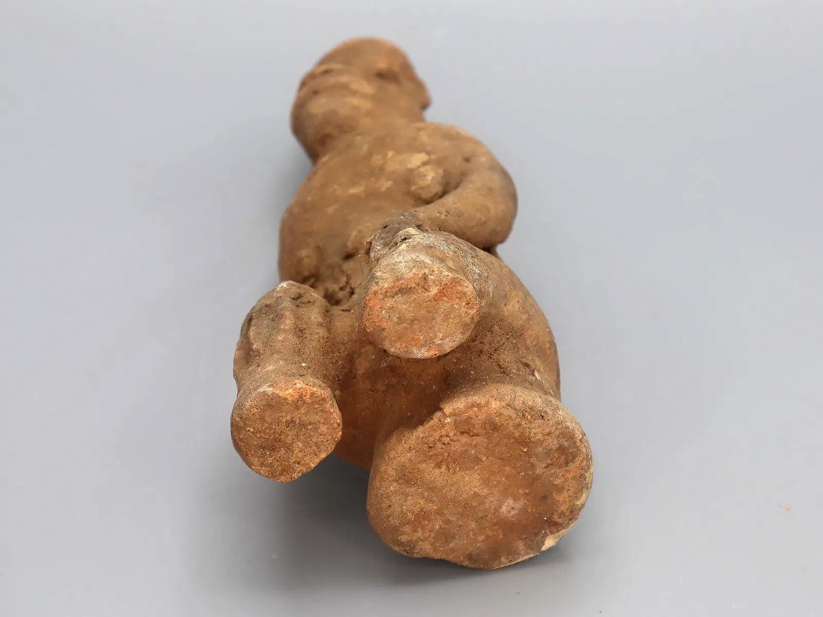Antique 14th Century Ghana, Komaland Archaeological Site Terracotta Piece, Young Man Sitting, Squatting, African Antiquities And Art