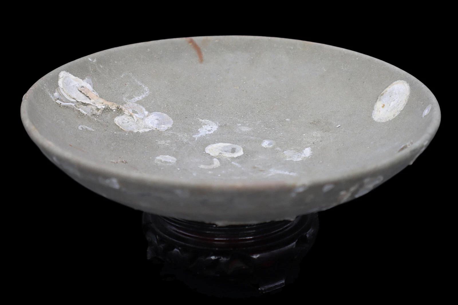 Ancient Ceramic Bowl, Dai Viet, Annam, Vietnam circa 1279 to 1368 AD, around the same period of the Chinese Yuan Dynasty, Shipwreck Pottery