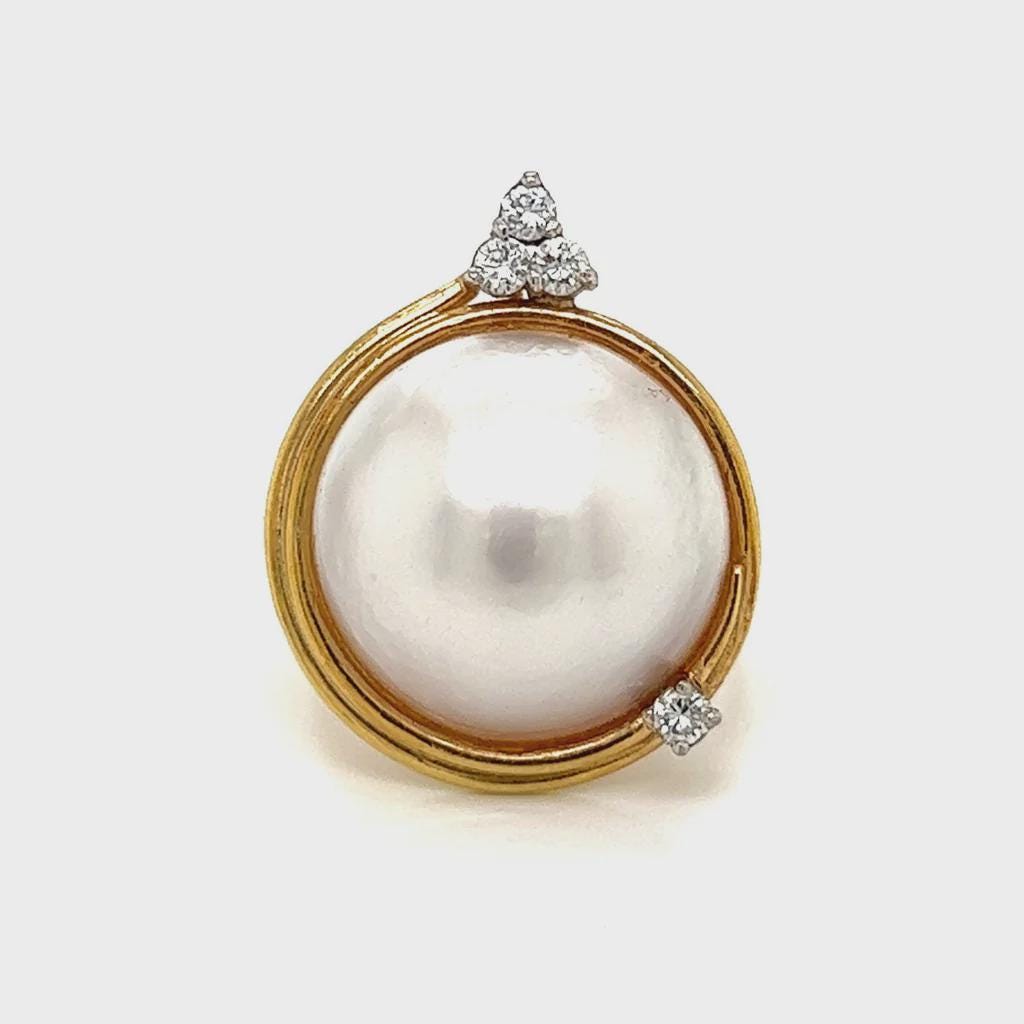 14 Karat Yellow Gold Ring Size 7 1/2 With Large Pearl And Clear White Diamonds, Weight 9.7 Grams