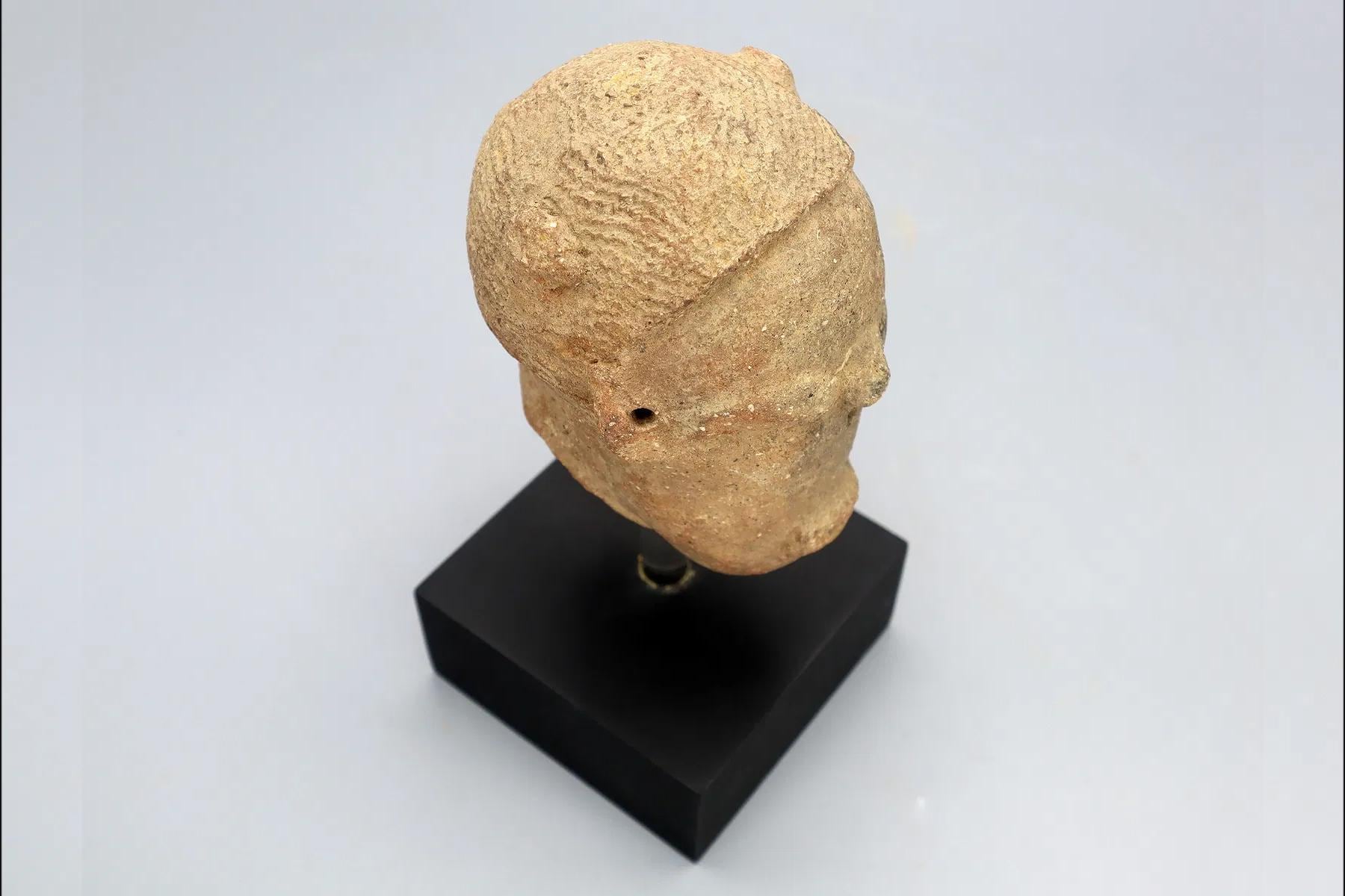 Ancient NOK Civilization Terracotta Burial Female Sculpture With Stand, A Head Figure 200 BC To 200 AD, West Africa Antiquities And Art