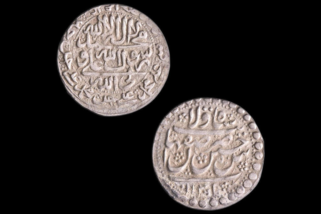 Middle East Medieval Islamic Coins, One Silver Abbasi, 4 Shahi. Safavid Empire Under Sultan Husayn I, Numismatics And Collectibles