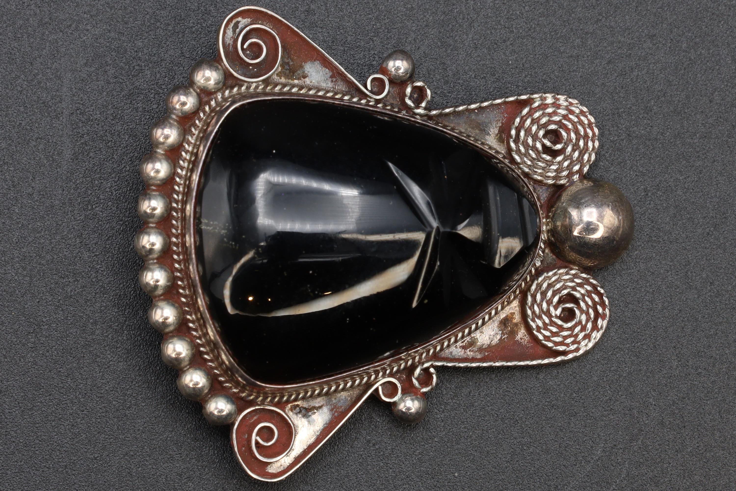 Art Deco Jewelry From Mexico, A Mid Century Brooch Pin On Neo Aztec Design, Sterling Silver And Carved Black Onyx, Retro Ethnic Fashion Art