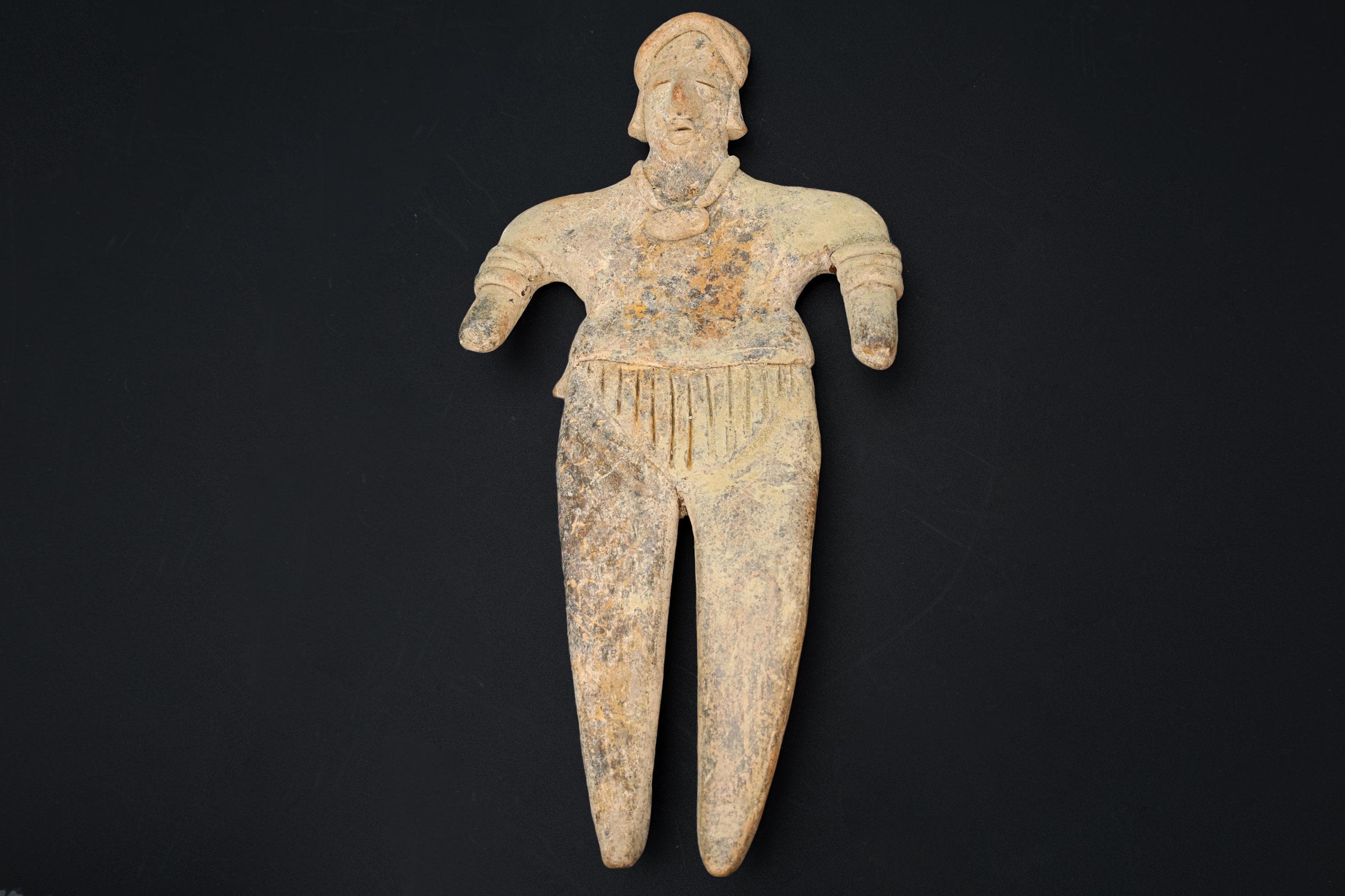 Ancient Pre Columbian Colima Pottery Standing Figure, Full Body Idol Dated As Between 100 BCE To 250 AD, Western Mexico, Mesoamerica Art